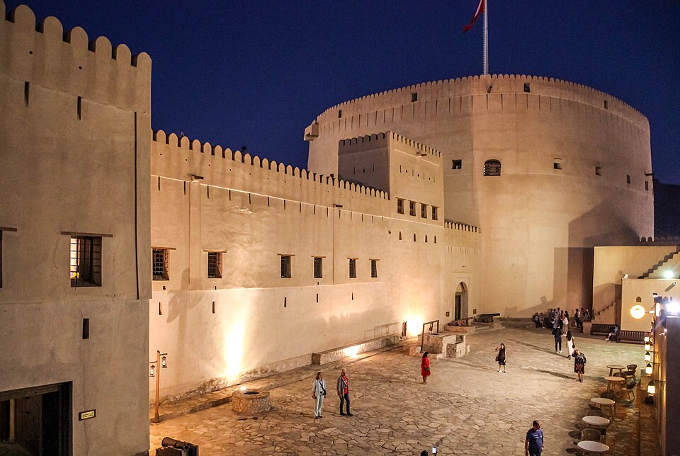 Nizwa — local market for subscription and membership platforms