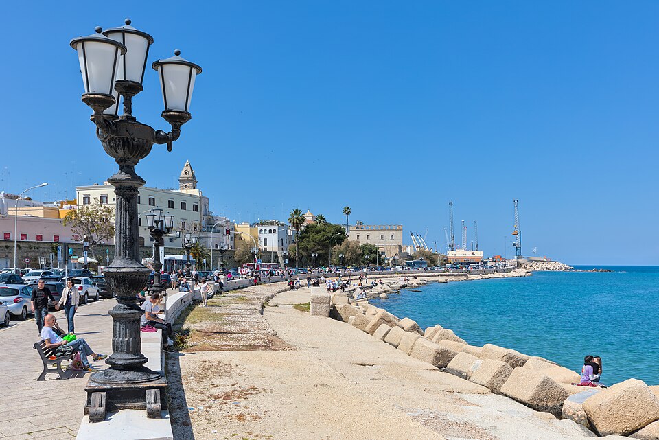 Bari — local market for online stores