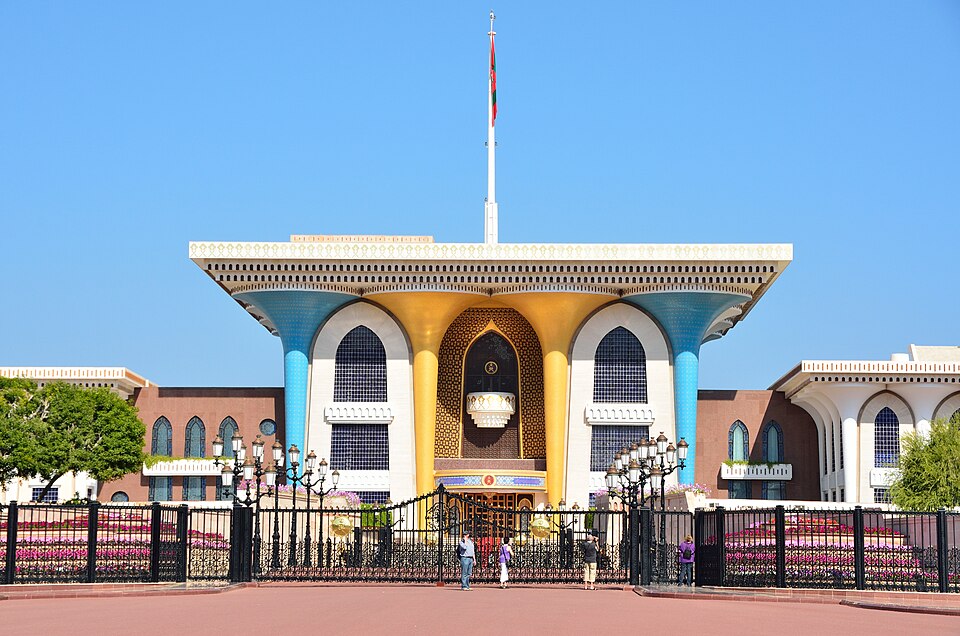 Muscat — local market for online stores