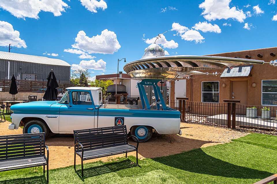 Santa Fe — international and multi-region stores for local businesses
