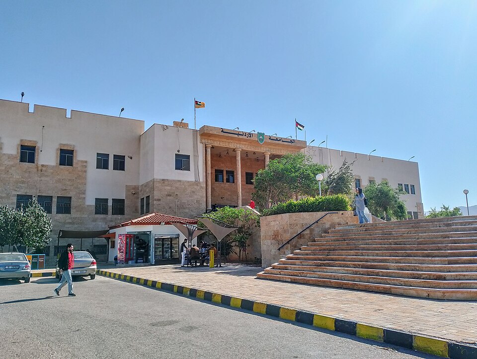 Aqaba — local market for international and multi-region stores