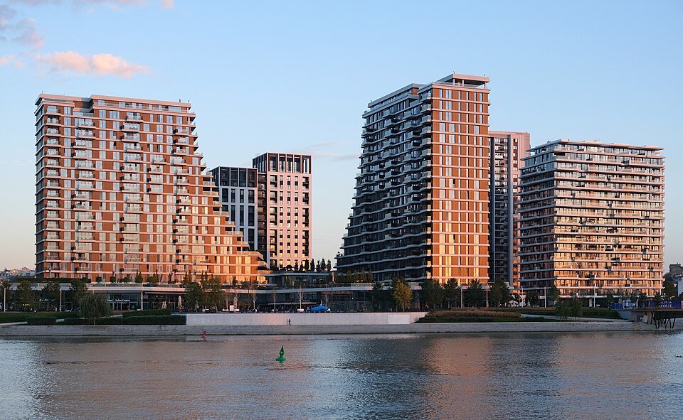 Belgrade — international and multi-region stores for local businesses