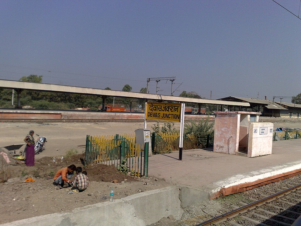 Dewas — local market for service booking platforms