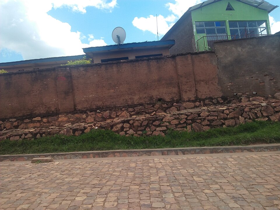 Gitega — manufacturer and distributor portals for local businesses