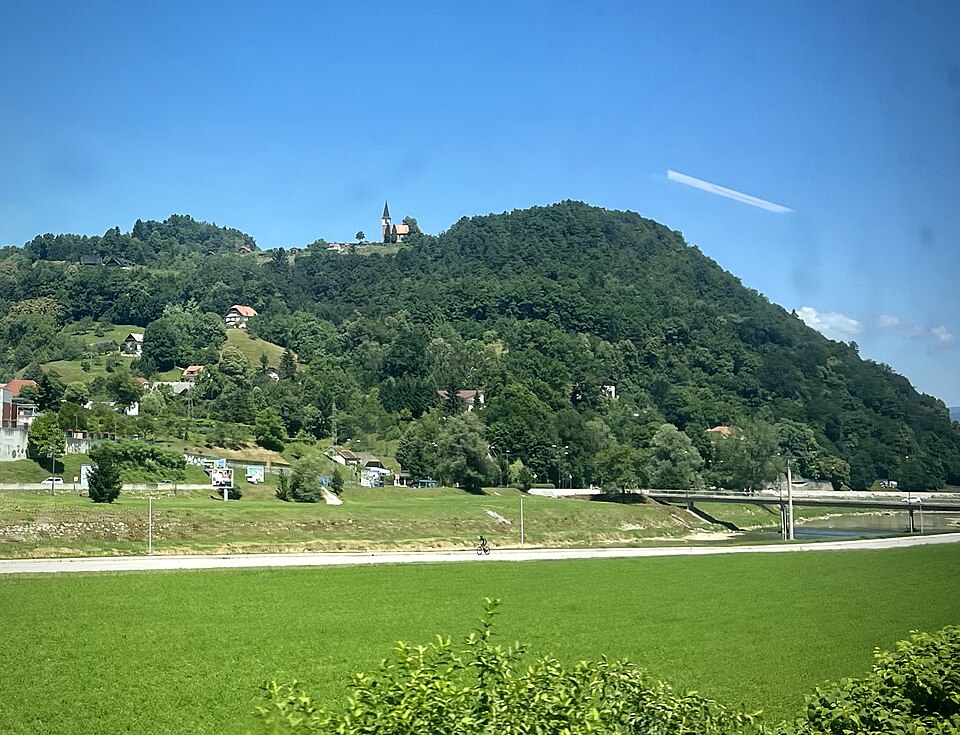 Celje — local market for mobile commerce apps