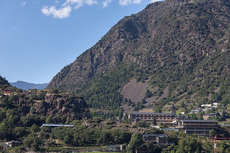Escaldes-Engordany — local market for online stores