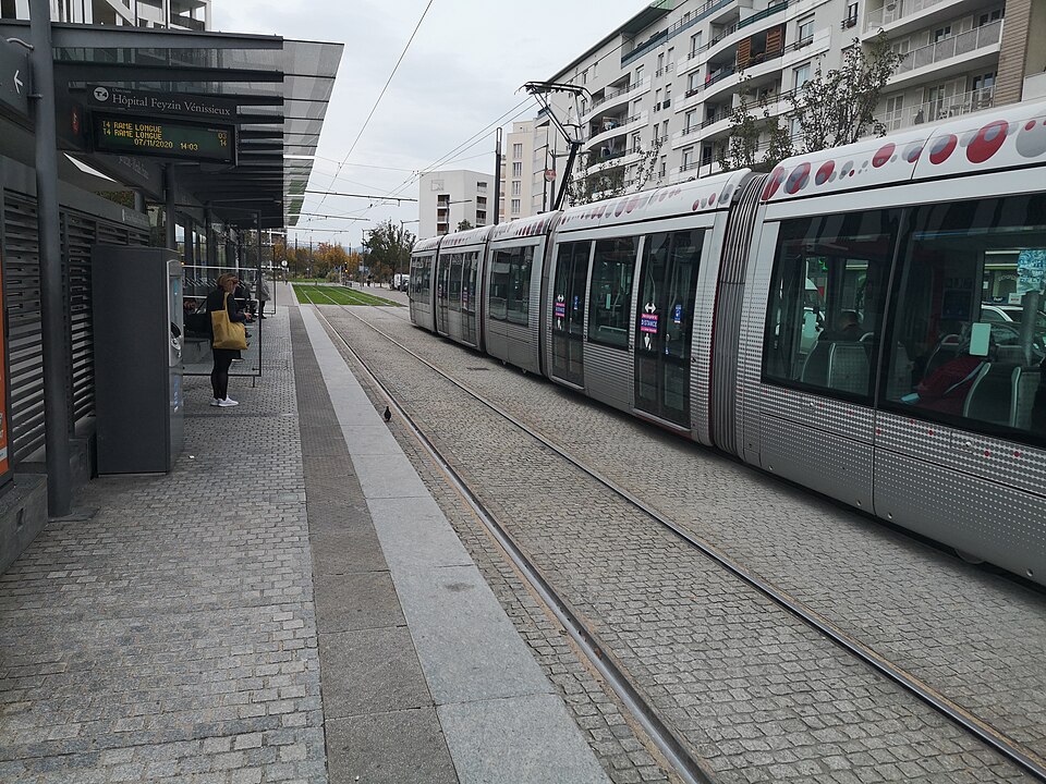 Lyon — local market for service booking platforms