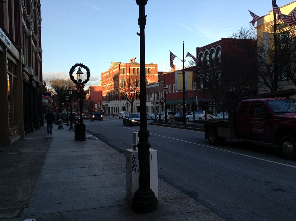 Lowell — local market for international and multi-region stores