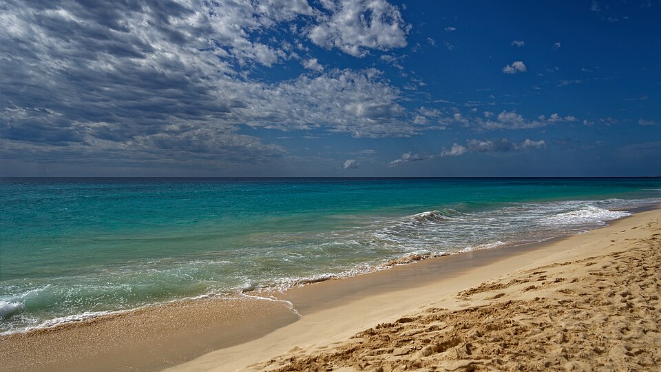 Cape Verde — international and multi-region stores for local businesses