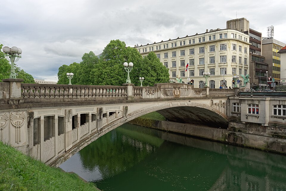 Ljubljana — international and multi-region stores for local businesses