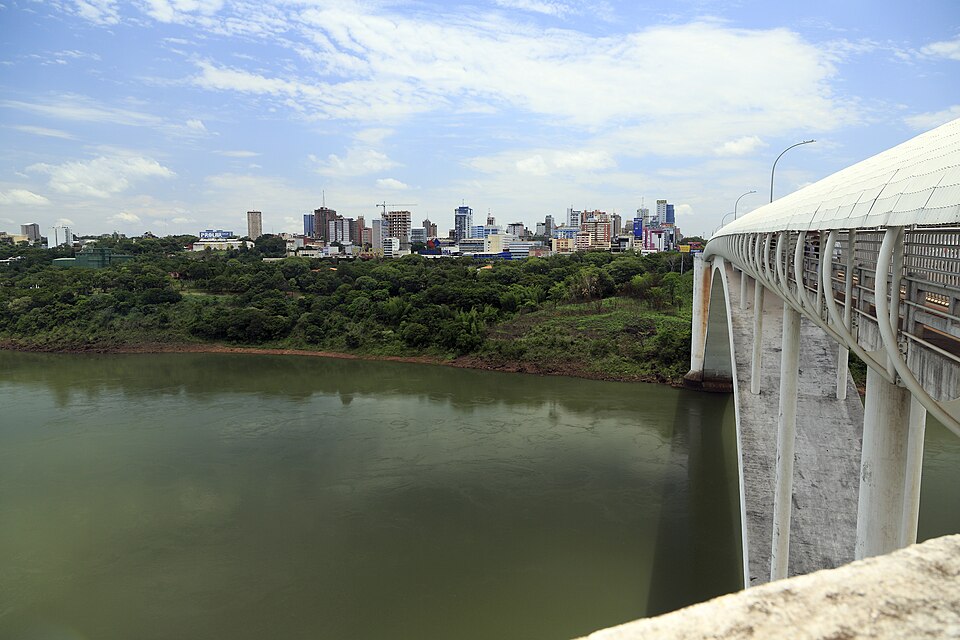 Ciudad del Este — international and multi-region stores for local businesses