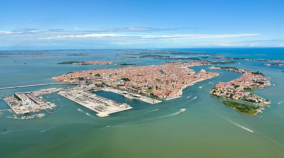 Venice — local market for online stores