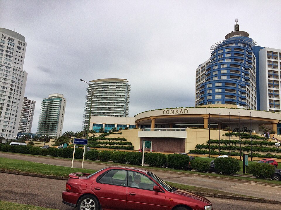 Punta del Este — local market for custom e-commerce platforms