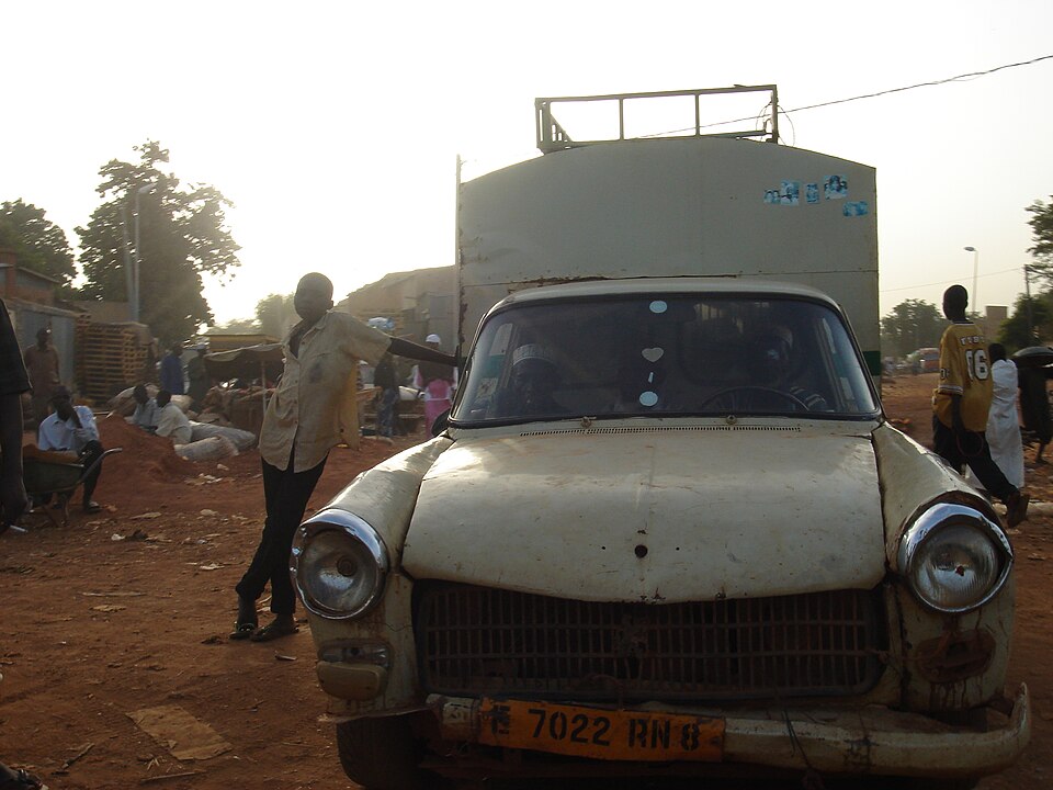 Niamey — local market for manufacturer and distributor portals