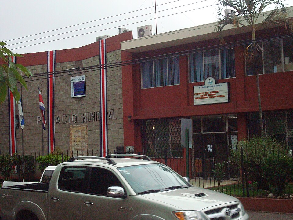 Escazú — local market for B2B and wholesale portals