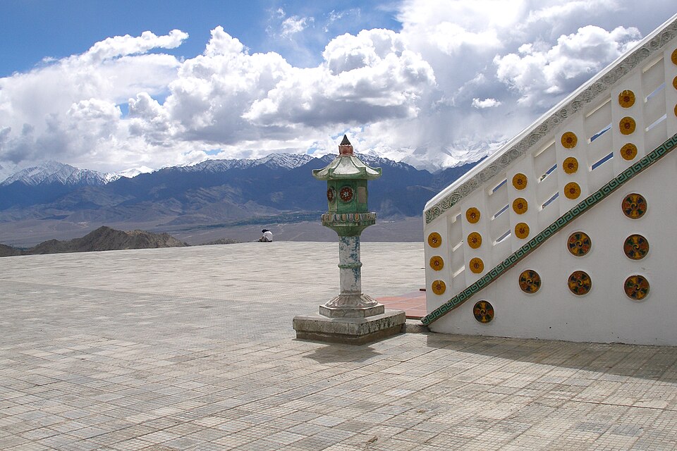 Leh — international and multi-region stores for local businesses