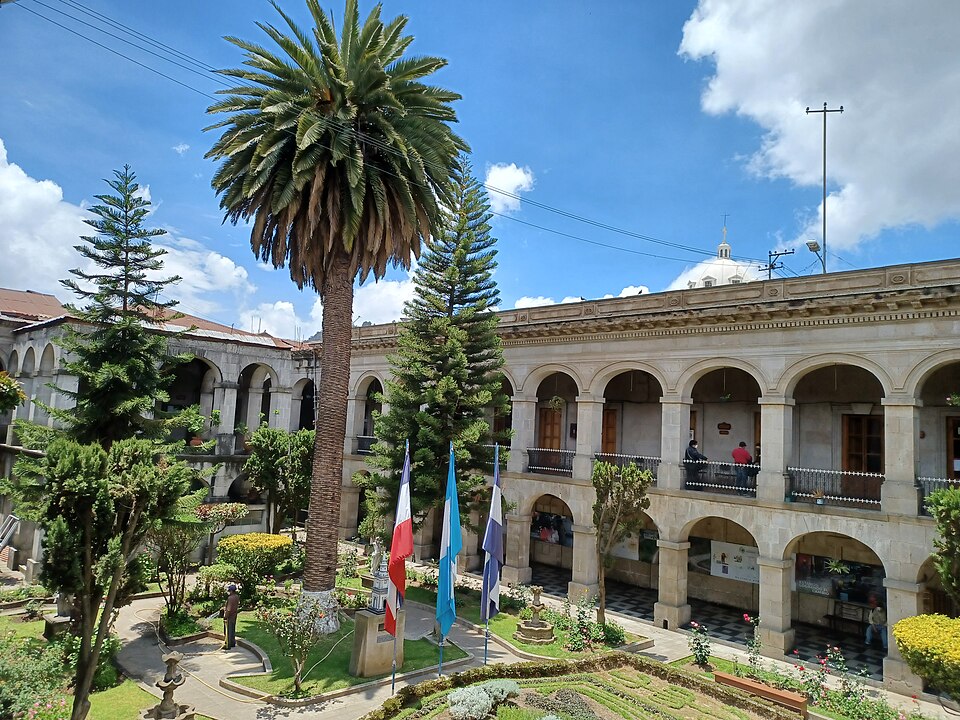 Quetzaltenango — local market for service booking platforms
