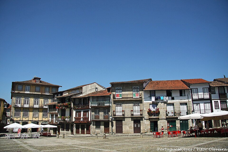 Guimarães — local market for manufacturer and distributor portals
