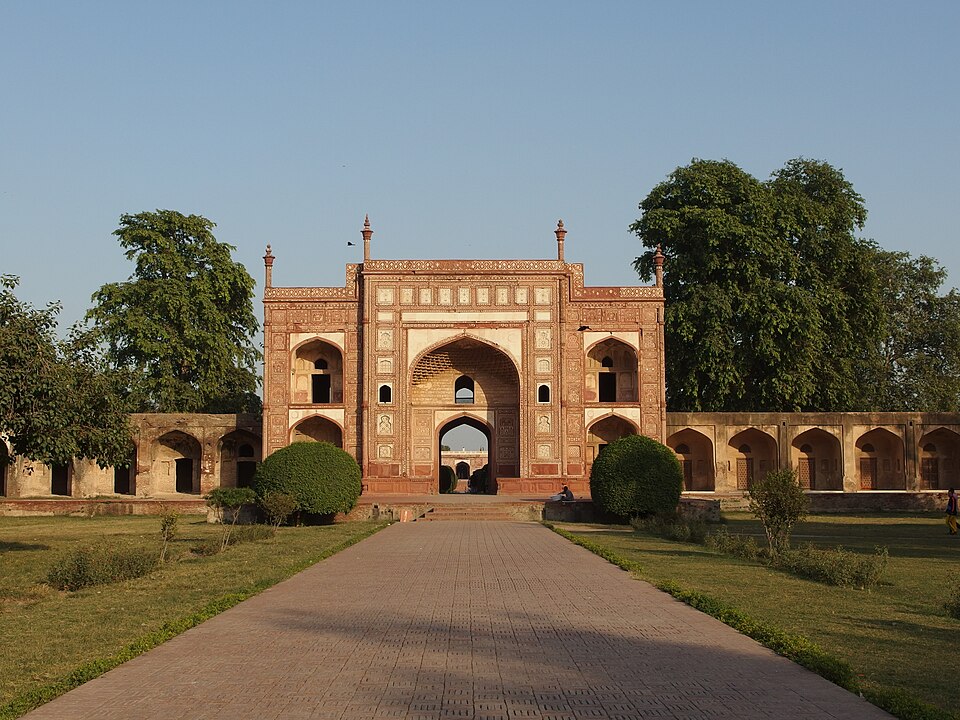 Shahdara — manufacturer and distributor portals for local businesses