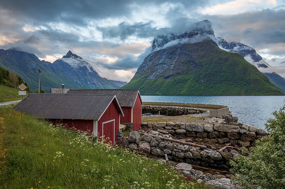 Norway — international and multi-region stores for local businesses