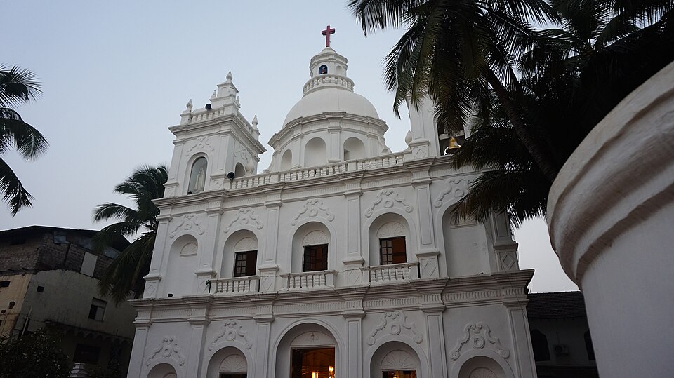 Calangute — local market for mobile commerce apps