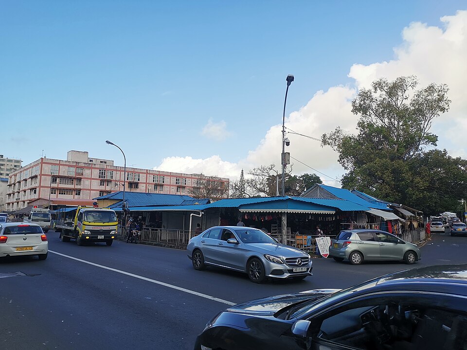 Quatre Bornes — local market for manufacturer and distributor portals