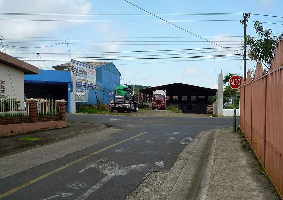 Ciudad Quesada (San Carlos) — international and multi-region stores for local businesses