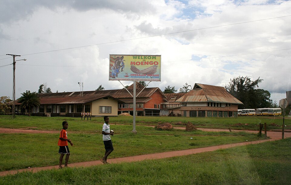 Moengo — local market for international and multi-region stores