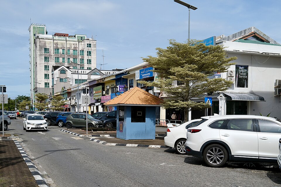Kuala Belait — local market for manufacturer and distributor portals