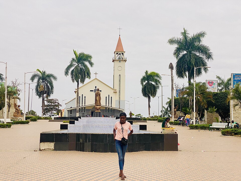 Cabinda — local market for manufacturer and distributor portals