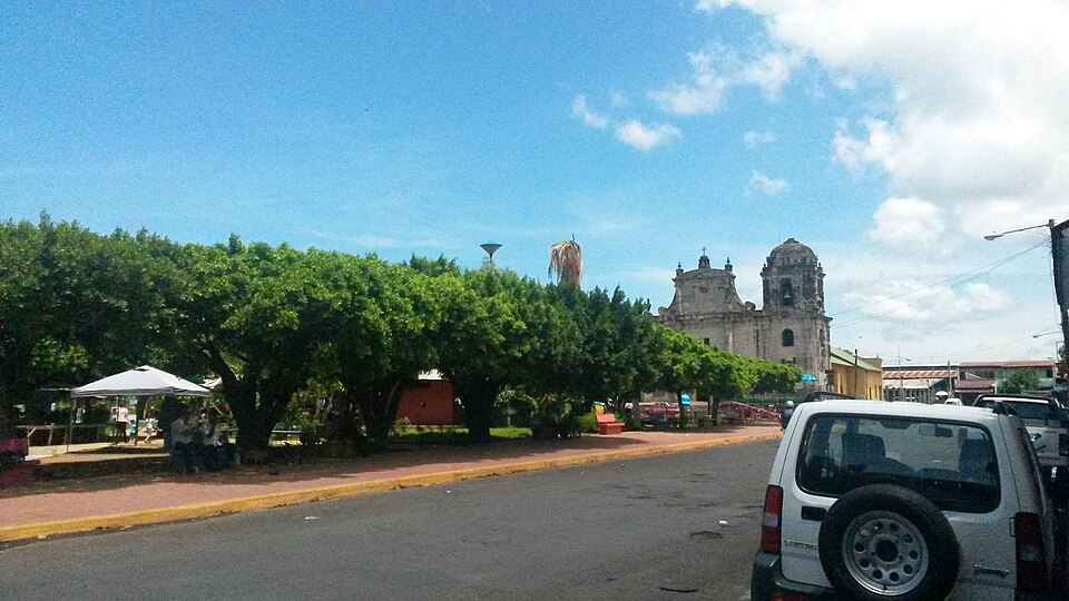 León — local market for service booking platforms