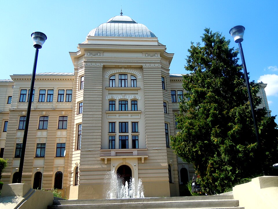 Iași — manufacturer and distributor portals for local businesses