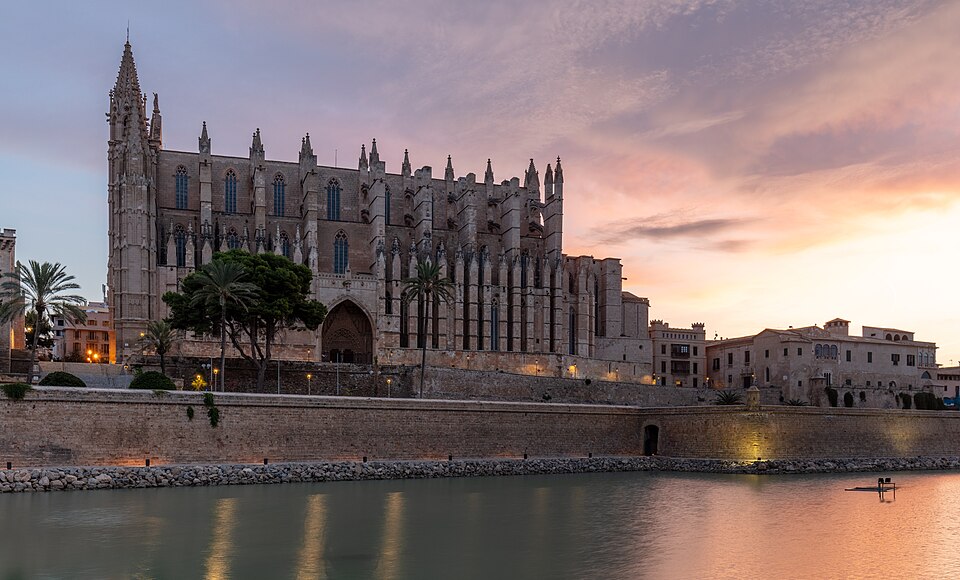 Palma de Mallorca — local market for service booking platforms