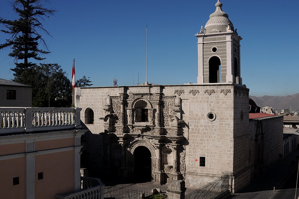 Arequipa — manufacturer and distributor portals for local businesses