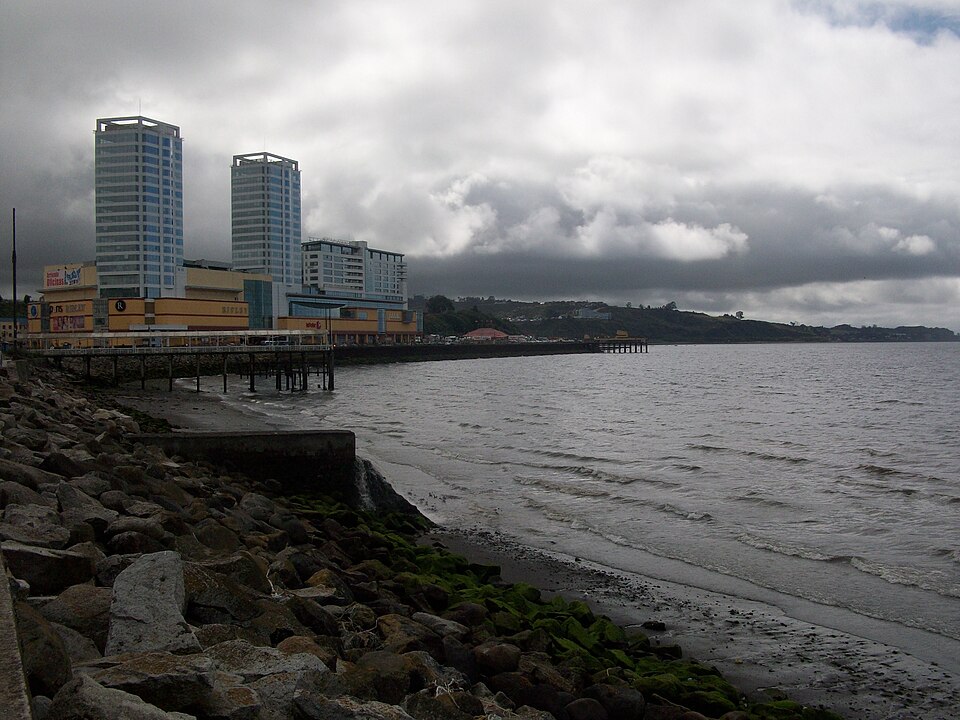 Puerto Montt — international and multi-region stores for local businesses