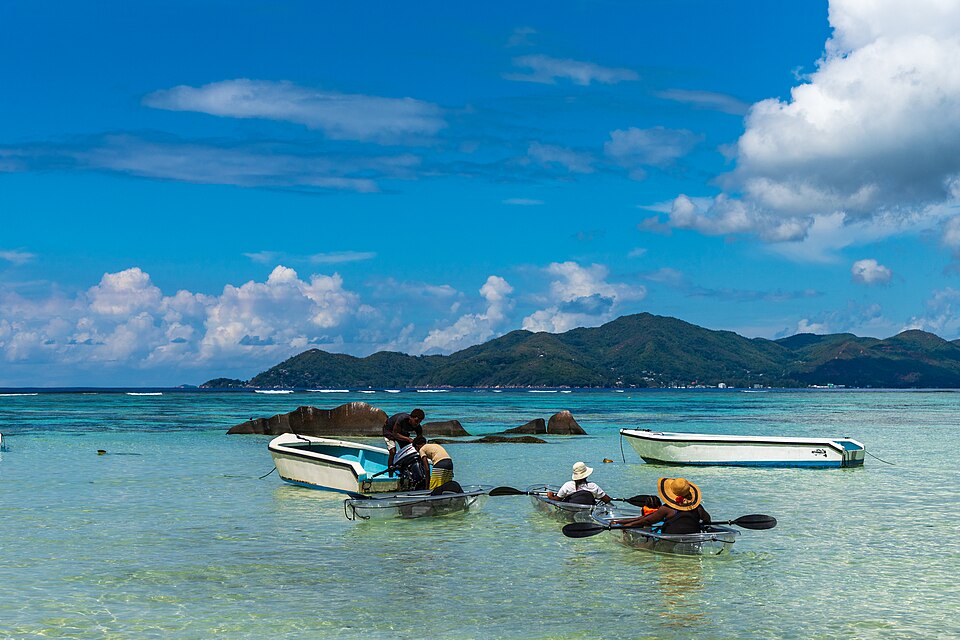 La Digue — subscription and membership platforms for local businesses