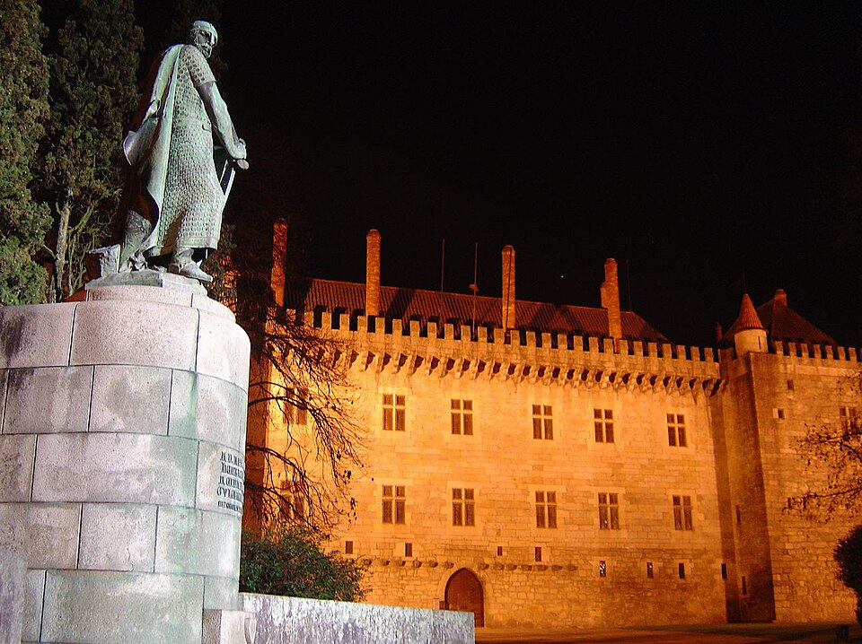 Guimarães — international and multi-region stores for local businesses