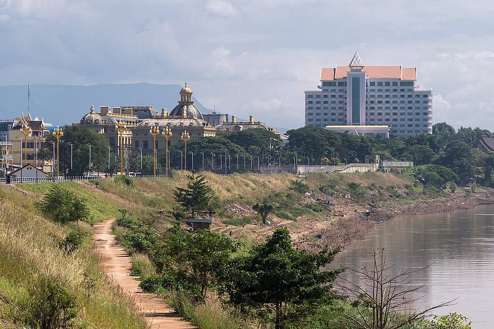 Pakse — manufacturer and distributor portals for local businesses