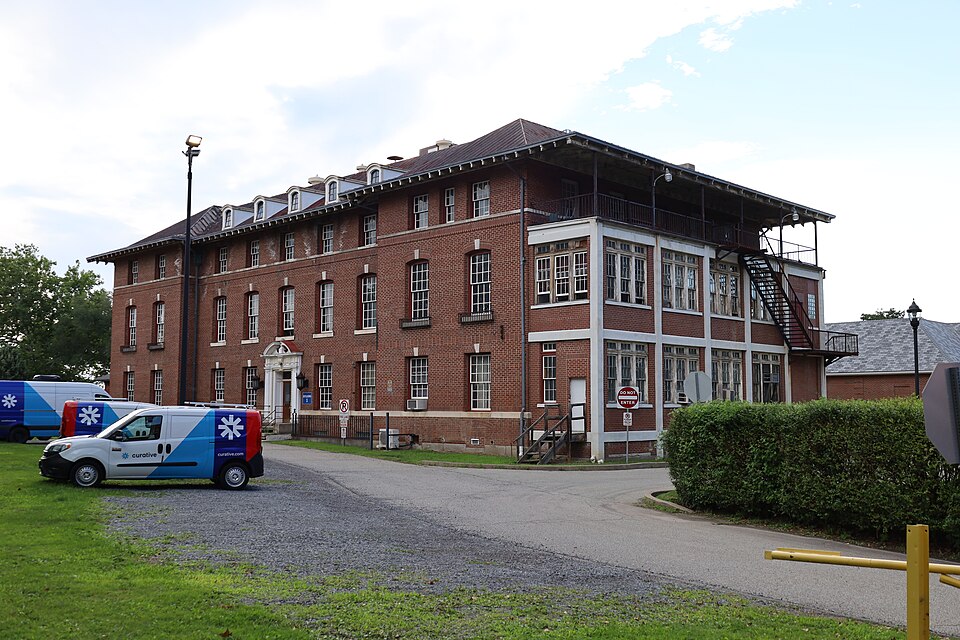 Pittsburgh — manufacturer and distributor portals for local businesses