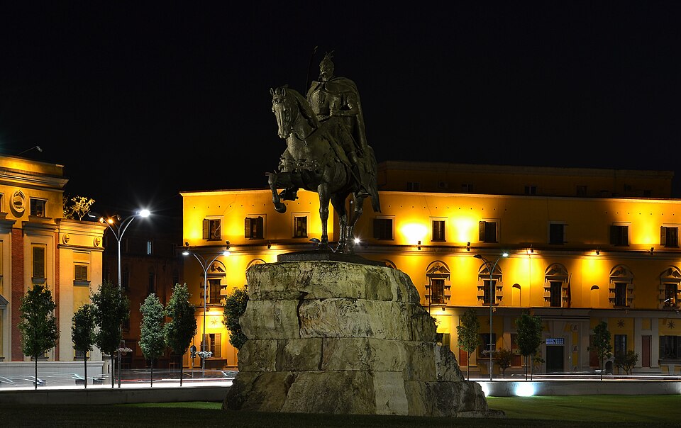 Tirana — service booking platforms for local businesses