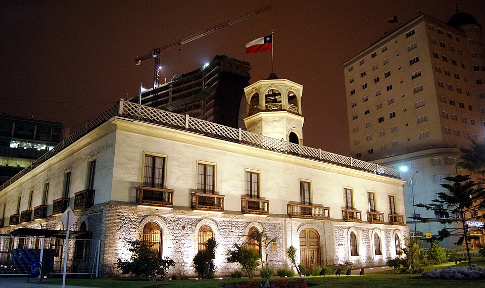 Iquique — local market for custom e-commerce platforms