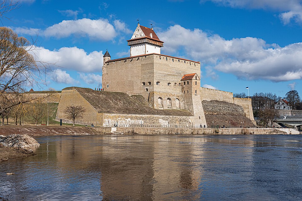 Narva — local market for B2B and wholesale portals