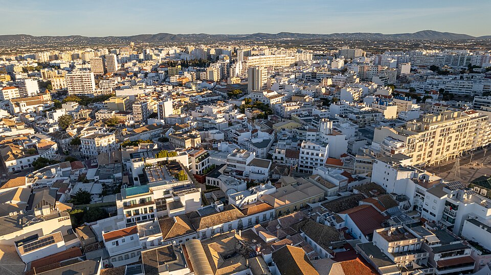 Faro — local market for online stores