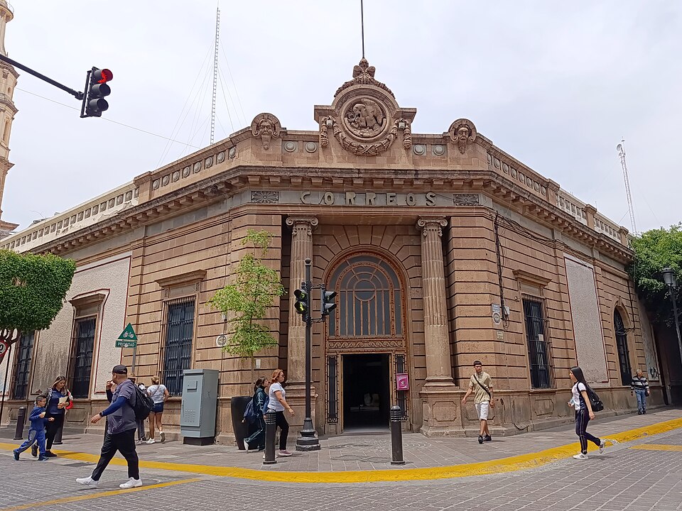 León — local market for B2B and wholesale portals