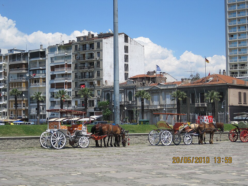 İzmir — local market for service booking platforms