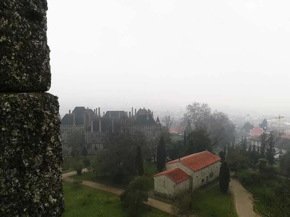 Guimarães — service booking platforms for local businesses