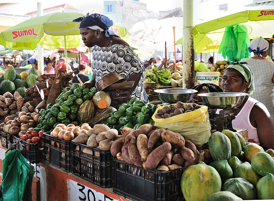 Praia — local market for multi-vendor marketplaces