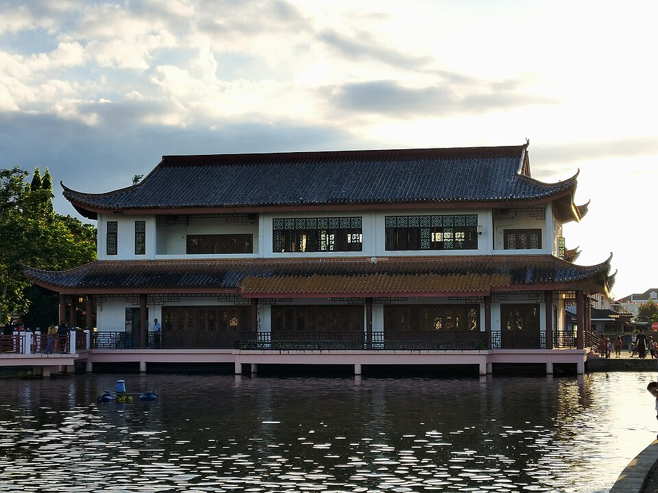 Kuching — manufacturer and distributor portals for local businesses