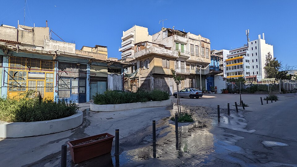 Piraeus — manufacturer and distributor portals for local businesses