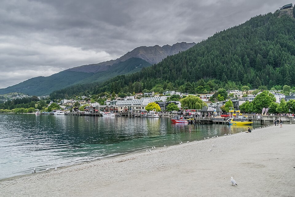 Queenstown — local market for B2B and wholesale portals